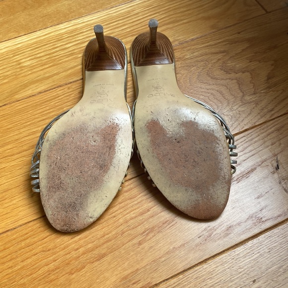 size 8 sandals - Picture 2 of 3